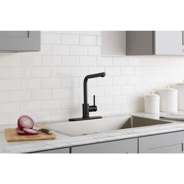 Menlo Single-Handle Pull-Out Kitchen Faucet Deckplate Included in Matte Black