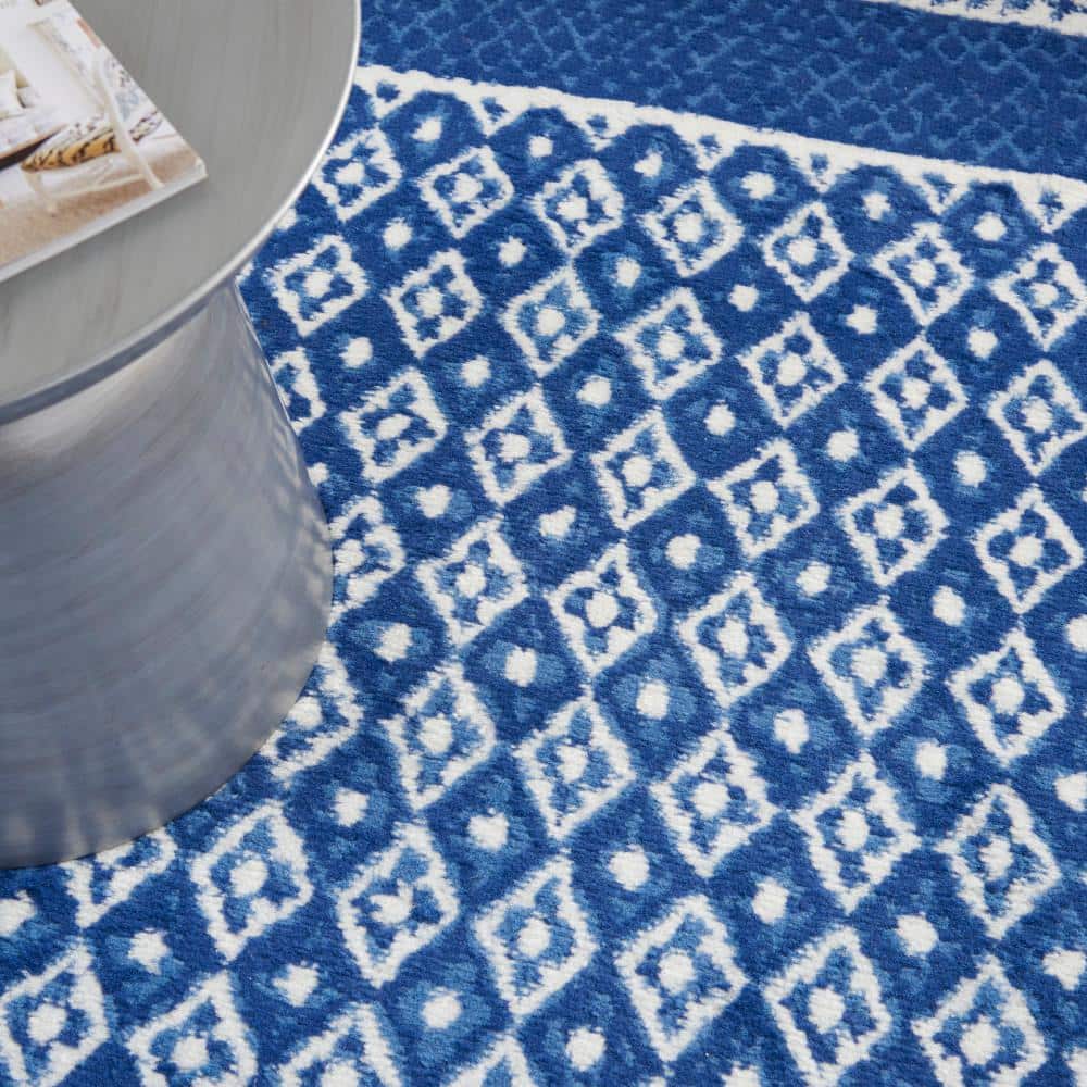 Navy and Ivory Geometric Bohemian 5' x 7' Area Rug