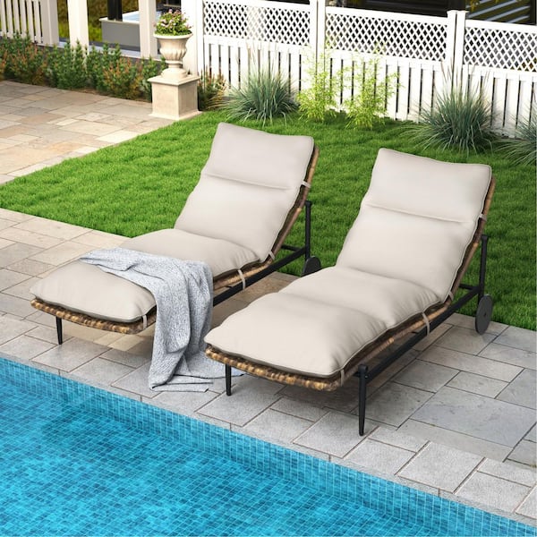 EGEIROSLIFE PureCane 2-Piece Aluminum Rattan Outdoor Patio Chaise Lounge with Light Gray Cushions