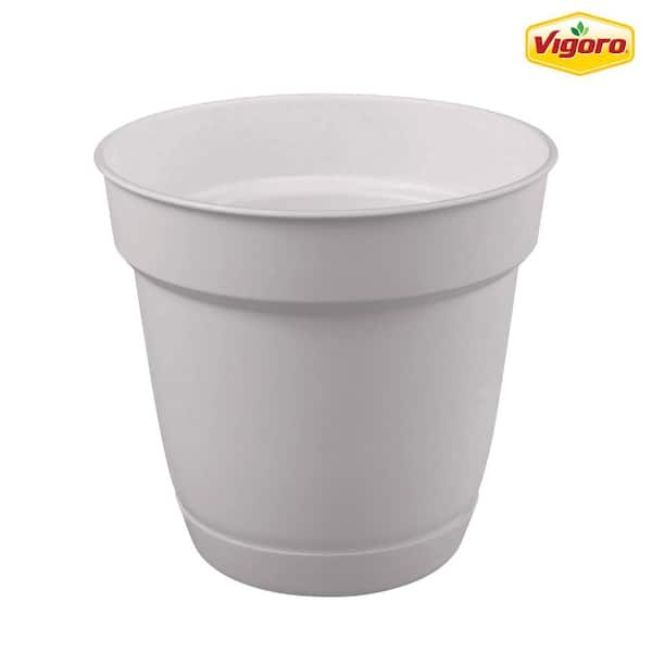 Vigoro 6 in. Bea Small Bright White Resin Planter (6 in. D x 5.3 in. H) With Drainage Hole and Attached Saucer