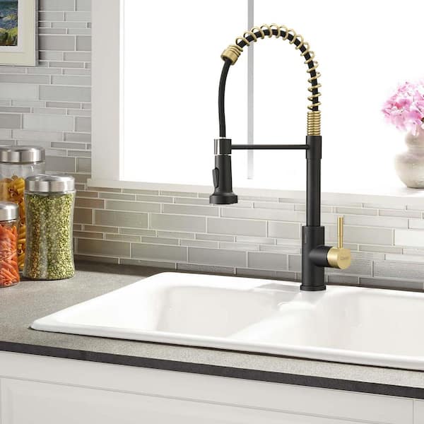 Single Handle Touch Pull Down Sprayer Kitchen Faucet with 360° Rotation in Matte Black