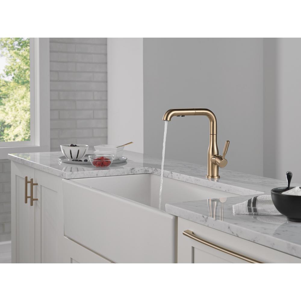 Delta Almari Gold Single Handle Pull Out Sprayer Kitchen Faucet