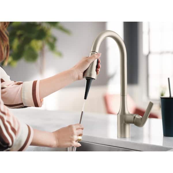 https://images.thdstatic.com/productImages/312ae105-c76e-4854-9ddf-a2709fcb0e12/svn/spot-resist-stainless-moen-pull-down-kitchen-faucets-87114srs-a0_600.jpg