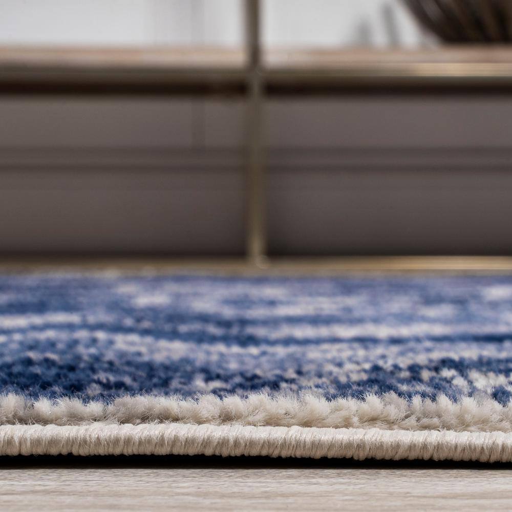 Elegant Navy/Ivory Persian Medallion 4' x 6' Synthetic Area Rug