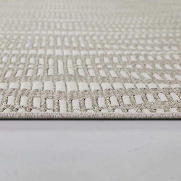 Vicente Taupe 7 ft. 10 in. x 10 ft. Diamond Indoor/Outdoor Area Rug