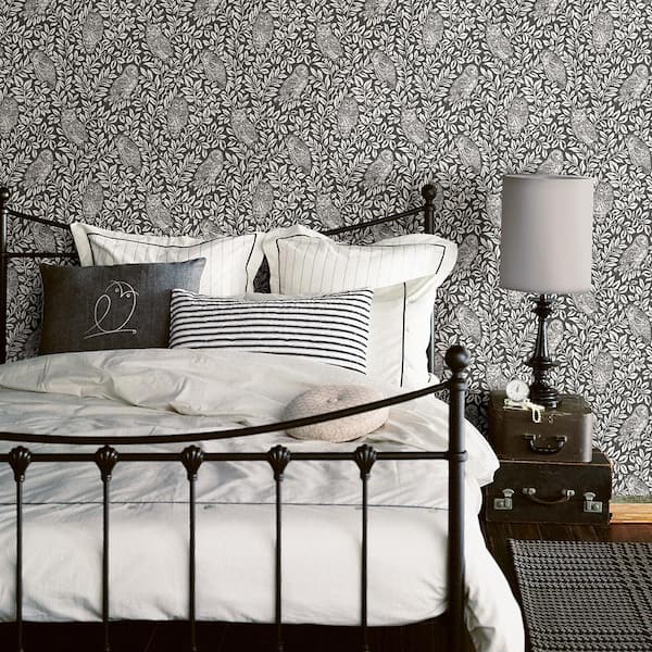 Parliament Brown Owl Paper Strippable Roll (Covers 56.4 sq. ft.)