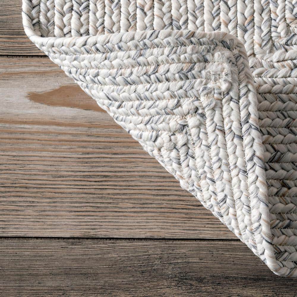 Elegant Ivory Braided 6' x 9' Synthetic Indoor/Outdoor Rug