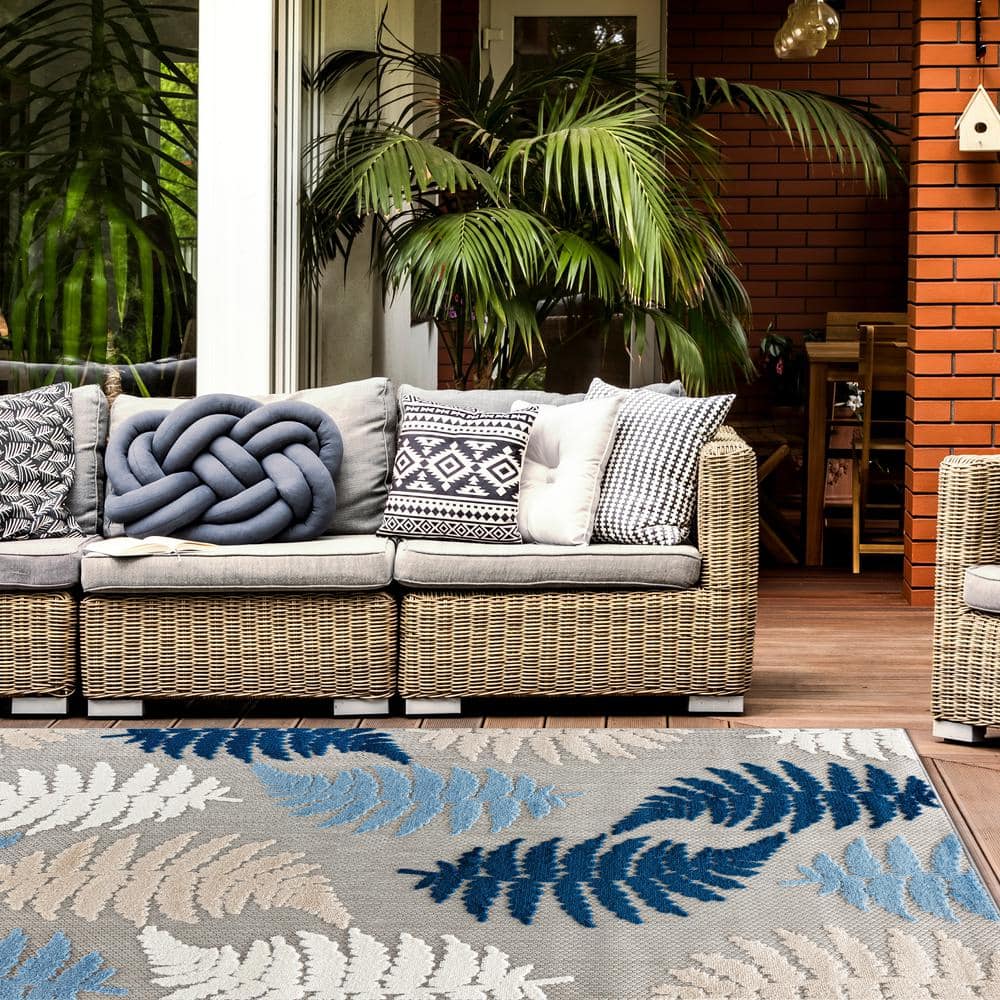Seville Blue and Beige Floral Synthetic Indoor/Outdoor Rug