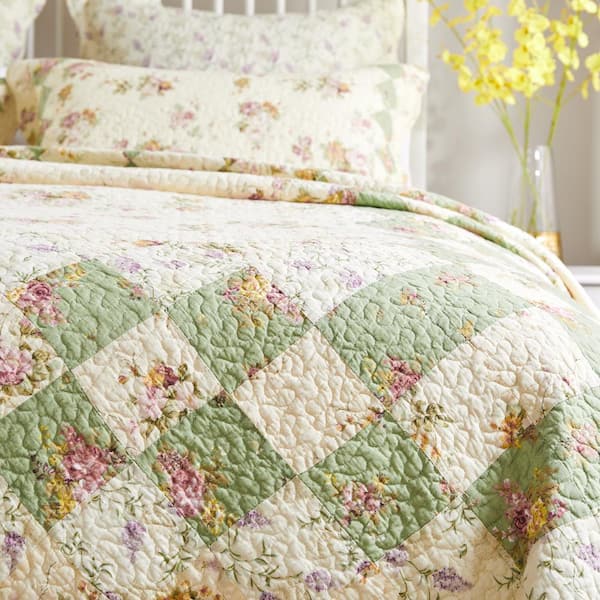 Bliss Ivory Quilt Set