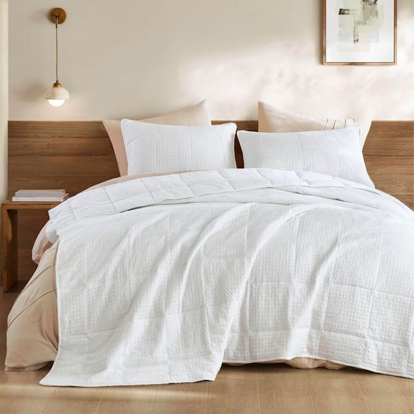 510 Design Mina 3-Piece White Waffle Weave Textured Polyester Full/Queen Quilt Set