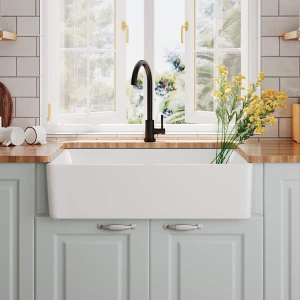 DEERVALLEY Feast White Ceramic 33 in. L x 20 in. W Rectangular Single Bowl Farmhouse Apron Kitchen Sink with Grid and Strainer