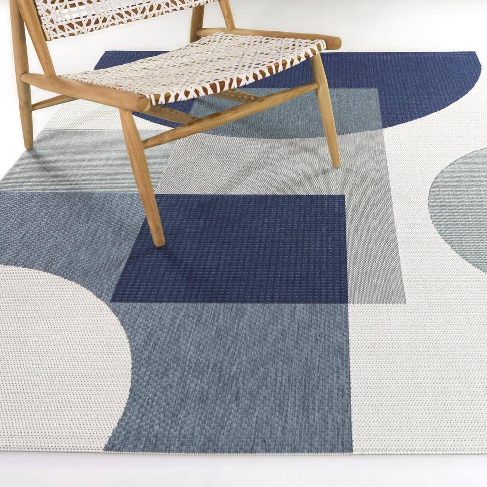 Navy Blue and Gray Geometric Synthetic Indoor/Outdoor Area Rug 5'3" x 7'
