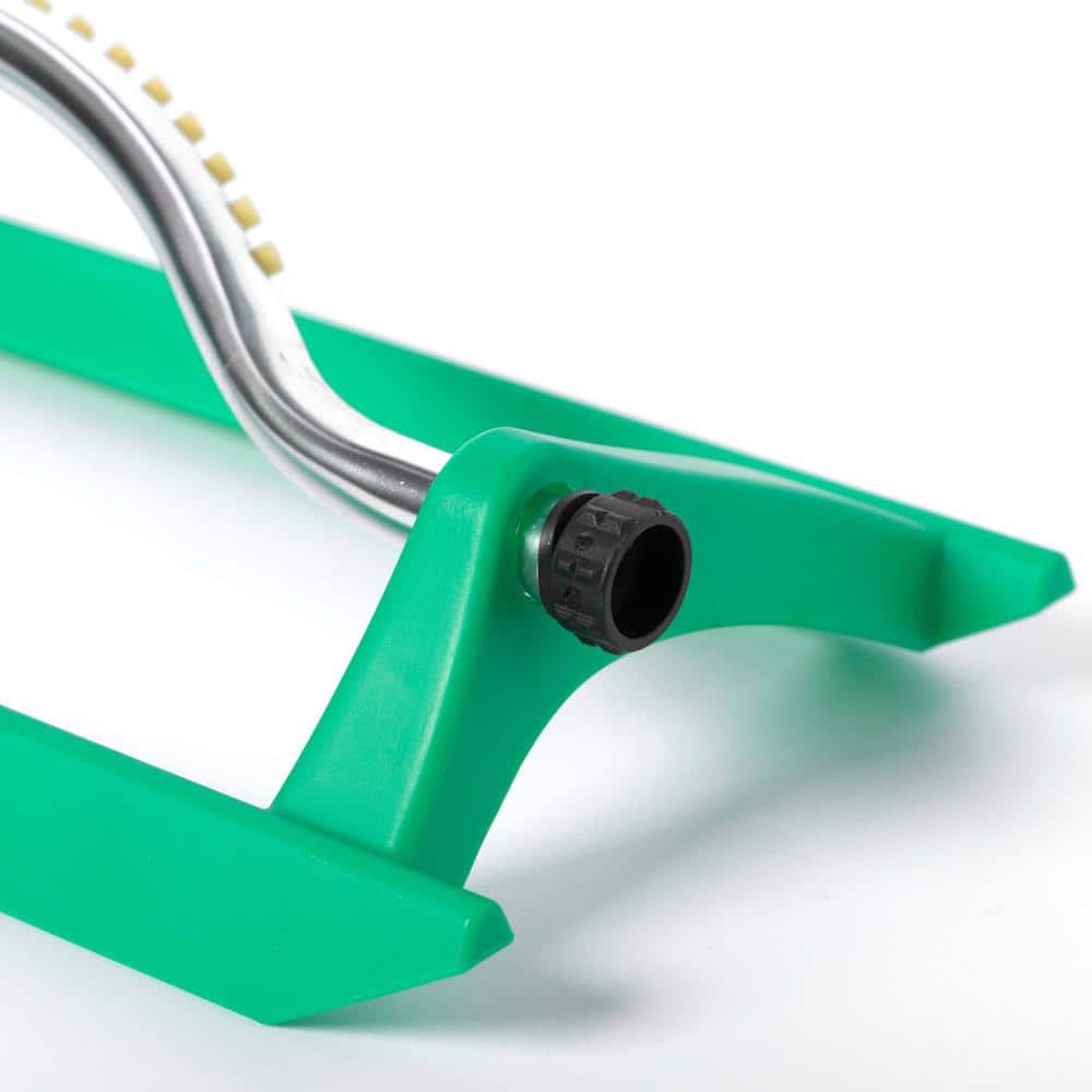 Green Plastic Oscillating Water Sprinkler with 18 Nozzle Jets