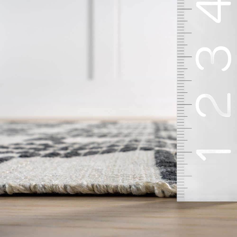 Gray and Off-White Geometric Synthetic Flat Woven 4' x 6' Area Rug