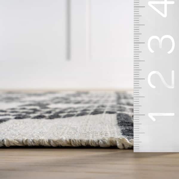 Hendo Geometric Grey 4 ft. x 6 ft. Indoor/Outdoor Patio Rug