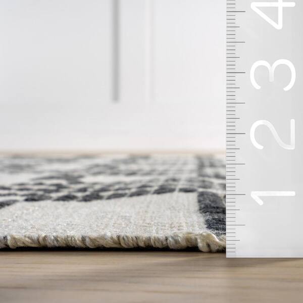 Hendo Geometric Grey 5 ft. x 8 ft. Indoor/Outdoor Patio Rug