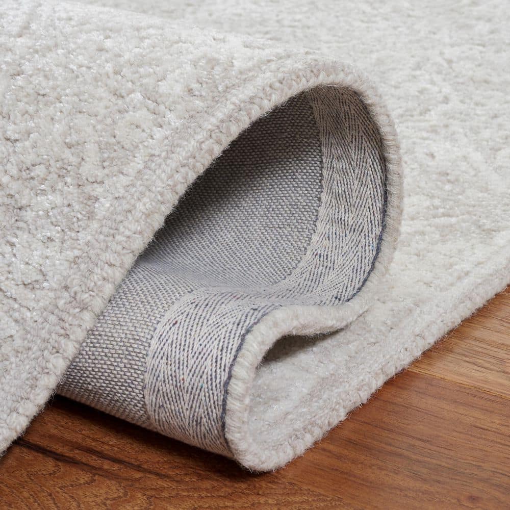 Light Grey Tufted Wool and Silk 3' x 5' Area Rug