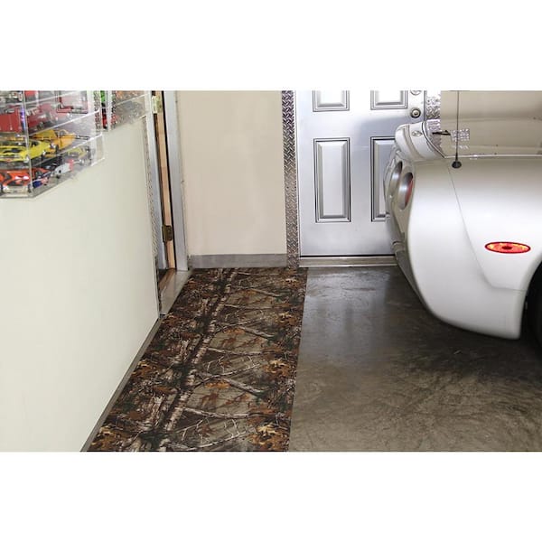 https://images.thdstatic.com/productImages/3260d185-23f1-440f-9b6d-6b170b0c28e7/svn/realtree-camoflauge-armor-all-garage-flooring-rolls-aagfr2918rtx-c3_600.jpg