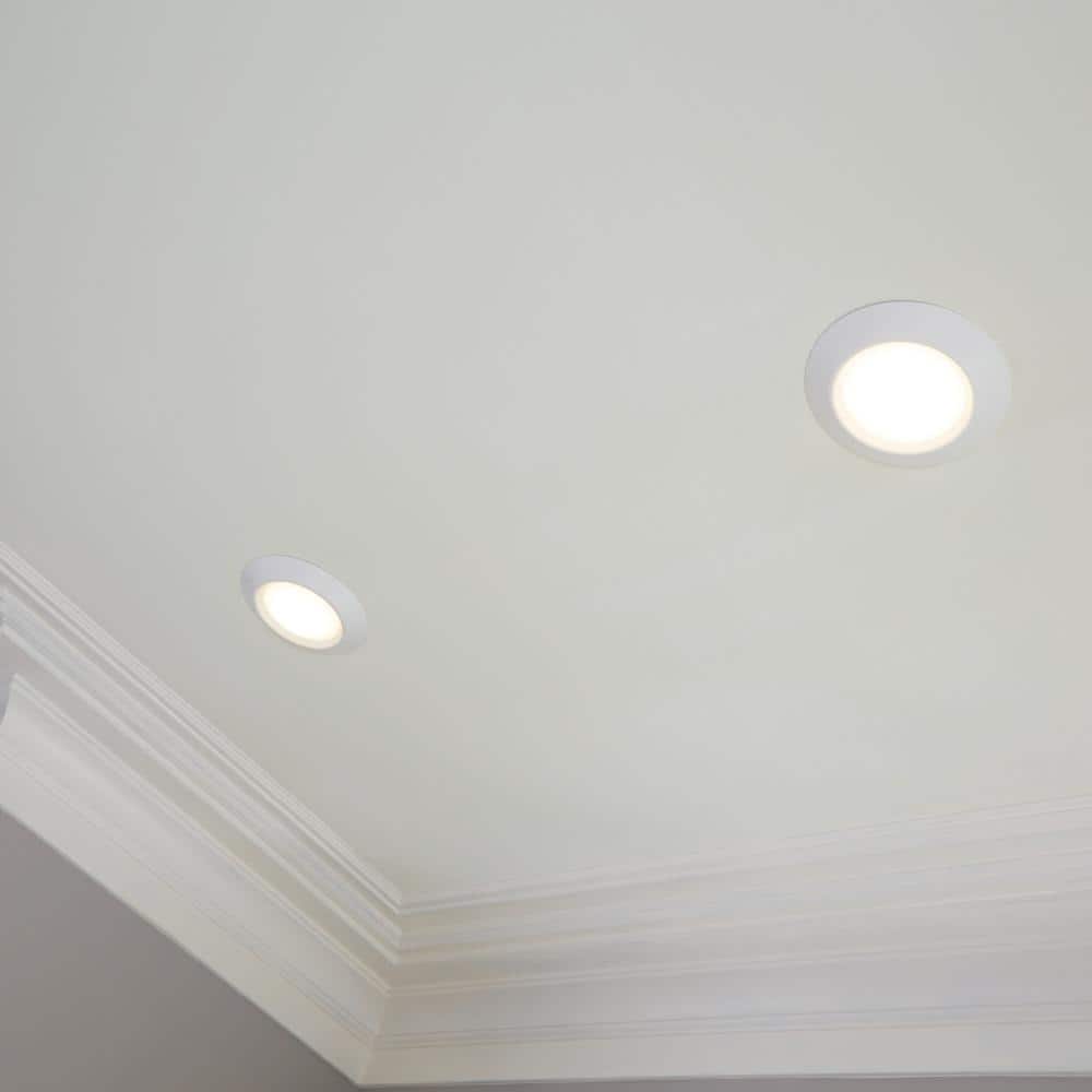 Sleek White Aluminum Traverse LED Downlight for Indoor/Outdoor Use