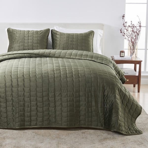 FRESHFOLDS Green Luxury Velvet Stitched 3-Piece Quilt Set, Full / Queen