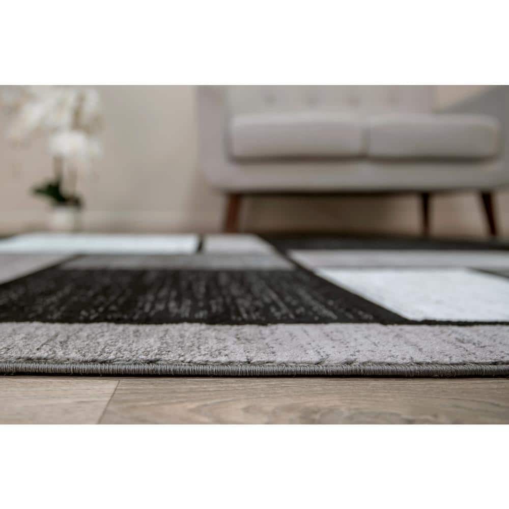 Gray and Black Synthetic Rectangular Geometric Area Rug 4' x 6'