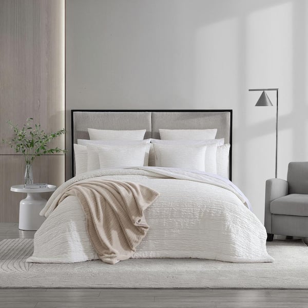 VERA WANG Ruched Chenille Beige Microfiber Queen Quilt