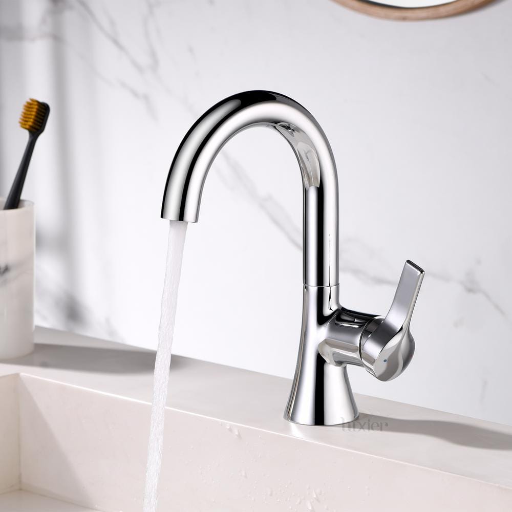 Chrome Single-Handle Bathroom Faucet with Drain Assembly