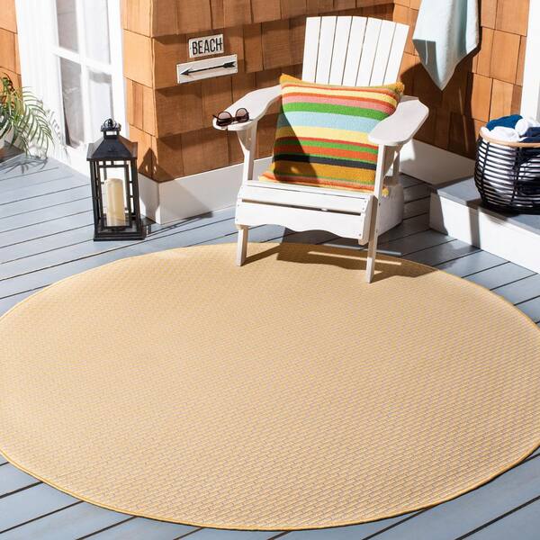 Courtyard Gold/Beige 7 ft. x 7 ft. Check Indoor/Outdoor Round Area Rug