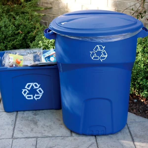 https://images.thdstatic.com/productImages/32be77d2-aea0-4109-9203-0a496f9d183f/svn/rubbermaid-outdoor-trash-cans-2149499-2-66_600.jpg