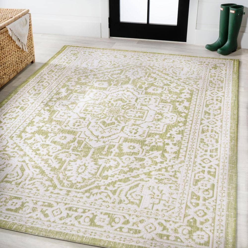 Sinjuri Green/Cream Medallion 4' x 6' Reversible Indoor/Outdoor Rug