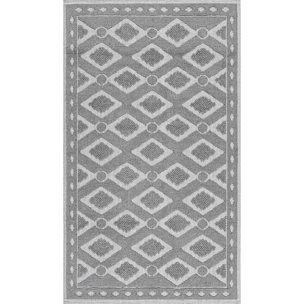 nuLOOM Colton Textured Geometric Trellis Gray 1 ft. 9 in. x 2 ft. 10 in. Indoor Bath Mat