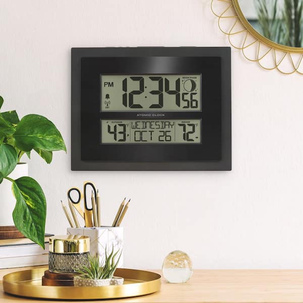 La Crosse Technology 513-05867-int Extra Large Atomic Digital Clock with Indoor Temperature and Humidity - Black