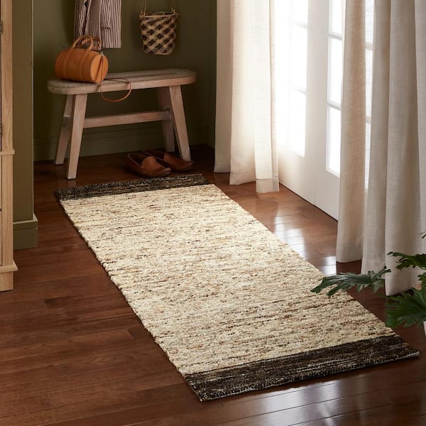 Montana Border Beige/Dark Brown 2.5 ft. x 7 ft. Handcrafted 100% Wool Runner Rug