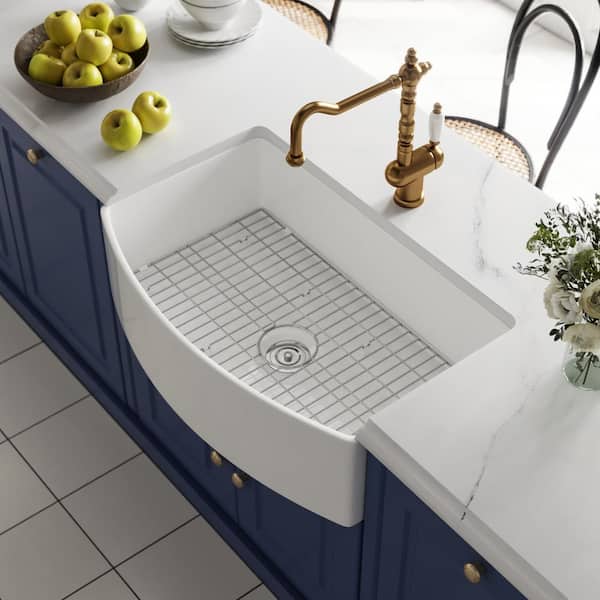 DEERVALLEY Grove Fireclay 33 in. L x 21 in. W Single Bowl Farmhouse Curved Kitchen Sink with Sink Grid and Basket Strainer