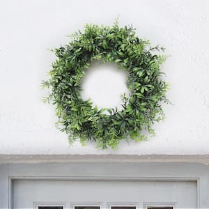 16 in. Frosted Green Artificial Eucalyptus Leaf Foliage Greenery Wreath  83938-FRT-GR - The Home Depot
