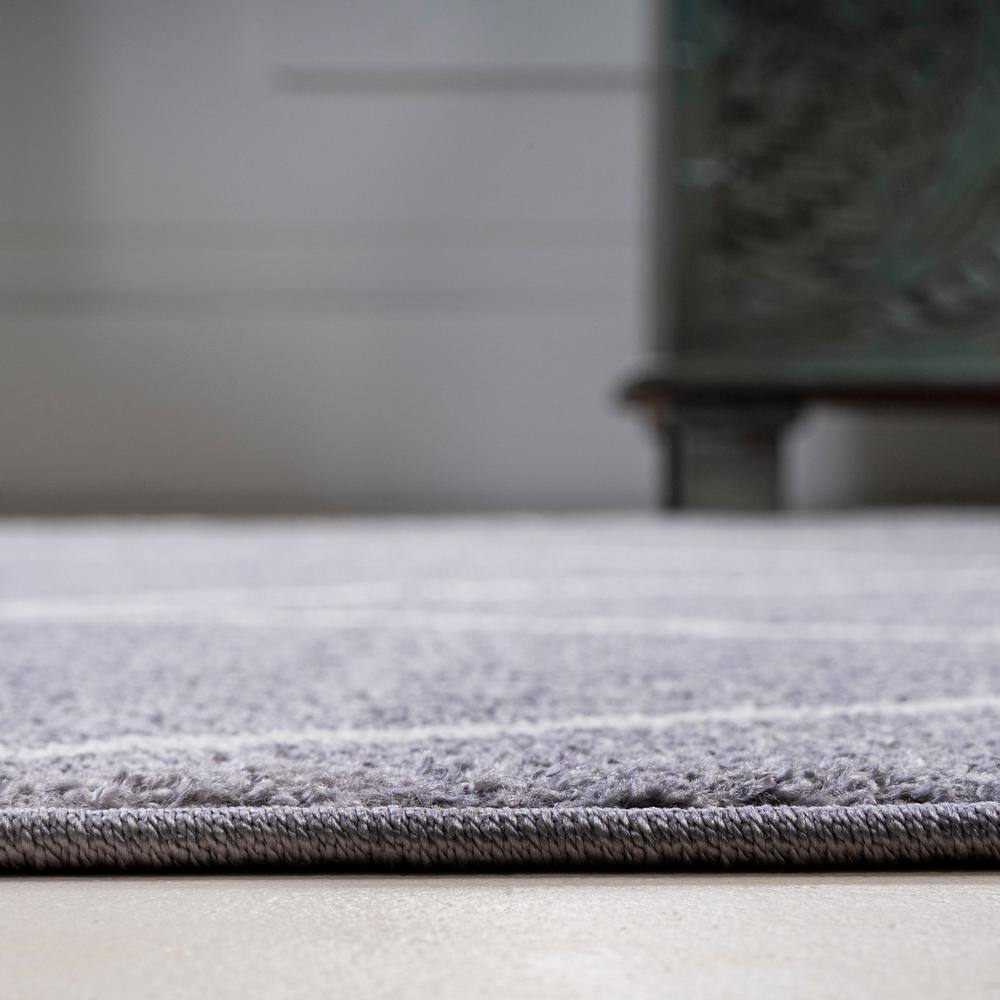 Gray and White Diamond Trellis Synthetic Area Rug, 5 x 8