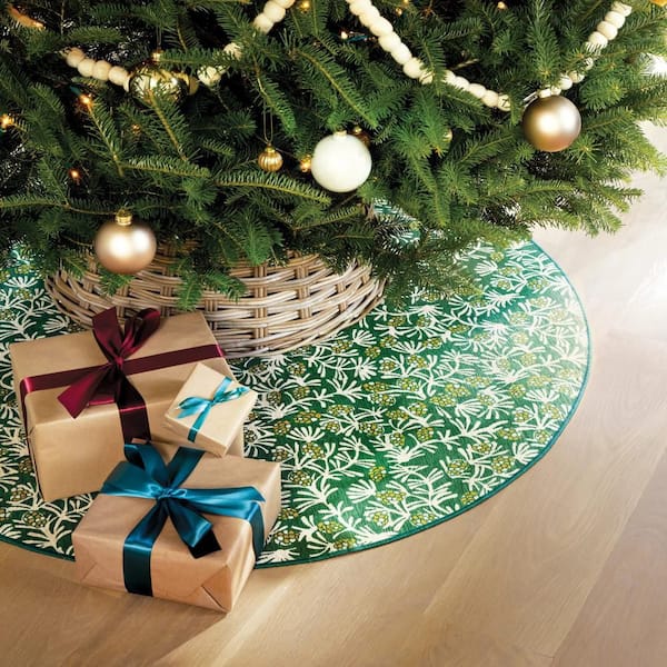 Winter Pinecones Machine Washable Green 2 ft. x 3 ft. Indoor Area Rug