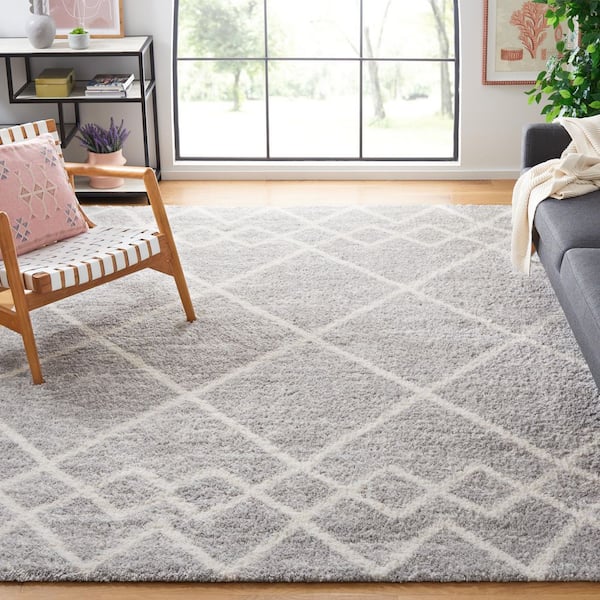 Berber Shag 7 ft. x 9 ft. Ivory/Gray Border Chevron Area Rug