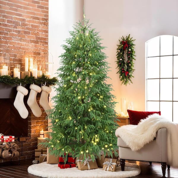 LuxenHome 7 ft. PreLit Green Full Cedar Artificial Christmas Tree