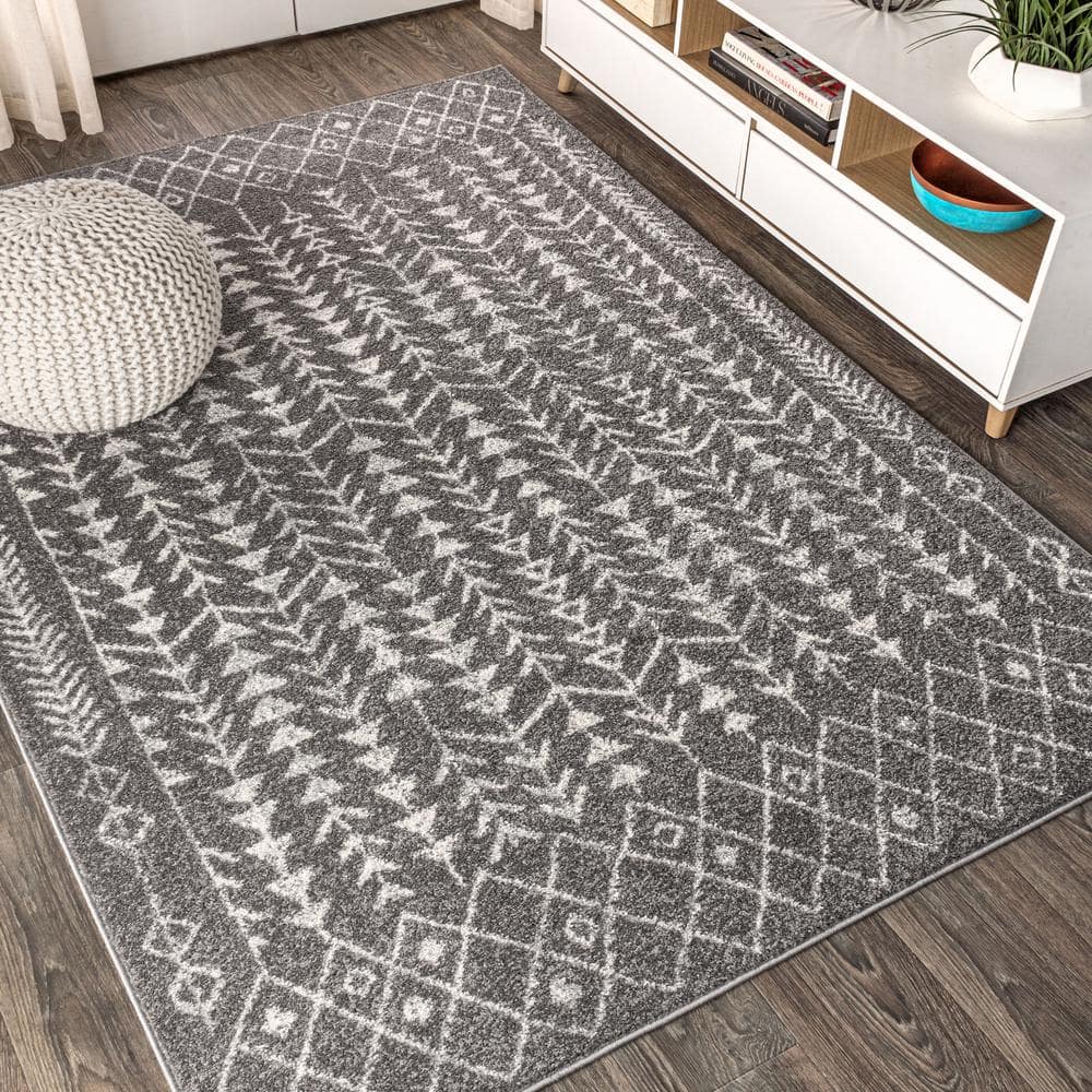Ziri 4' x 6' Grey and Cream Synthetic Moroccan Area Rug