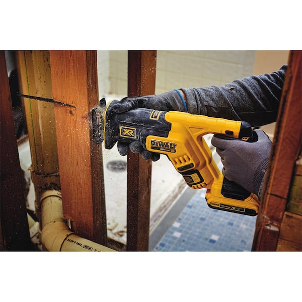 DEWALT 20V MAX XR Cordless Brushless Compact Reciprocating Saw and (1) 20V  6.0Ah Battery DCS367BwDCB206 - The Home Depot