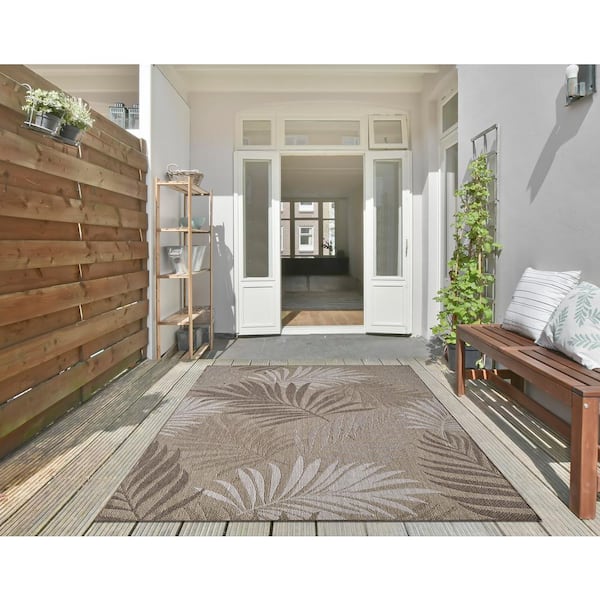 Outdoor Carpet: Affordable Solutions with Indoor-Outdoor Rugs