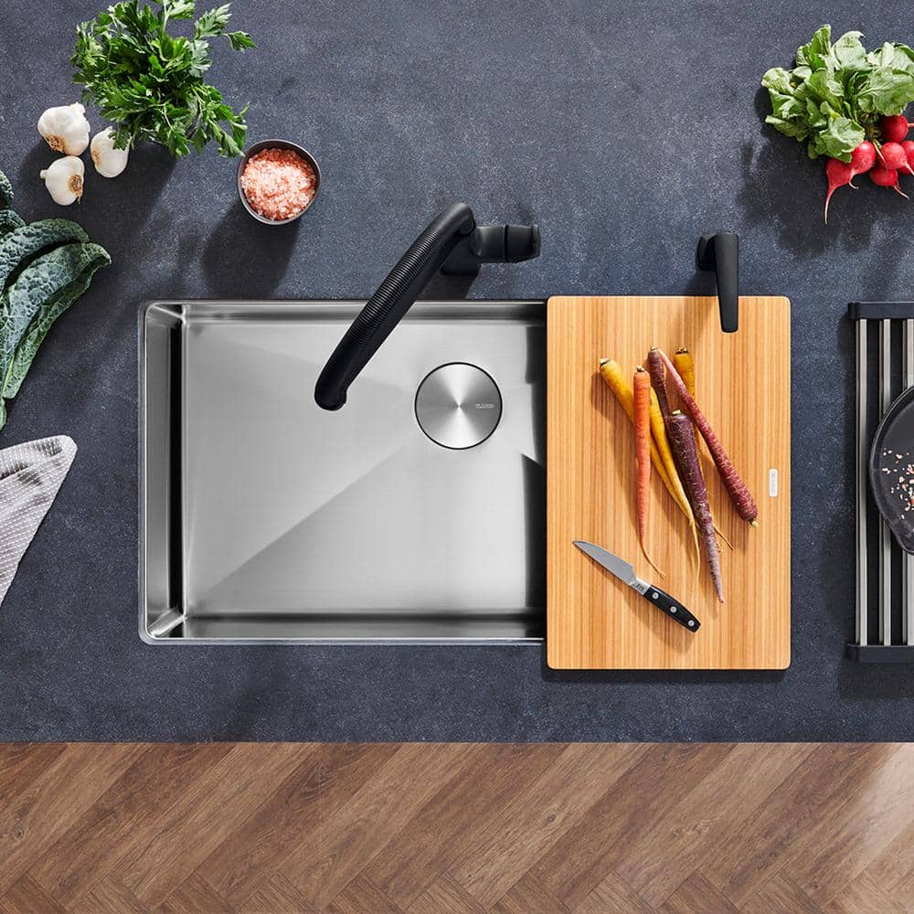 Quatrus 32" Stainless Steel Single Bowl Undermount Kitchen Sink