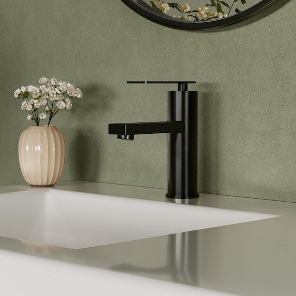 EVERSTEIN 7 in. Faucet Height Single Handle Single Hole Bathroom Faucet 1.2 GPM Spot Resistant in Matte Black