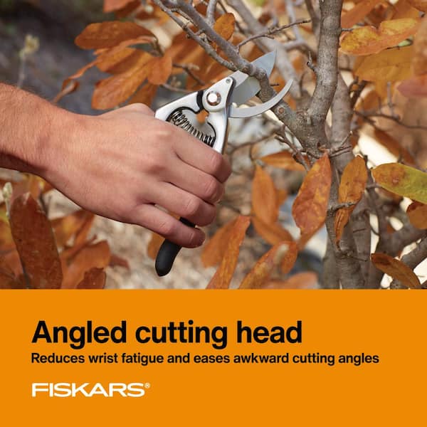 https://images.thdstatic.com/productImages/3391587a-cb7c-4163-a4d7-14ab532e1ea8/svn/fiskars-pruning-shears-392750-1007-66_600.jpg