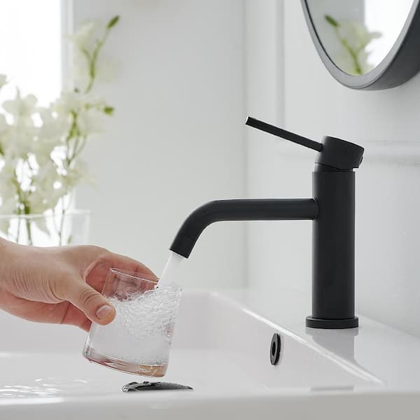 Single Handle Single Hole Bathroom Faucet in Matte Black