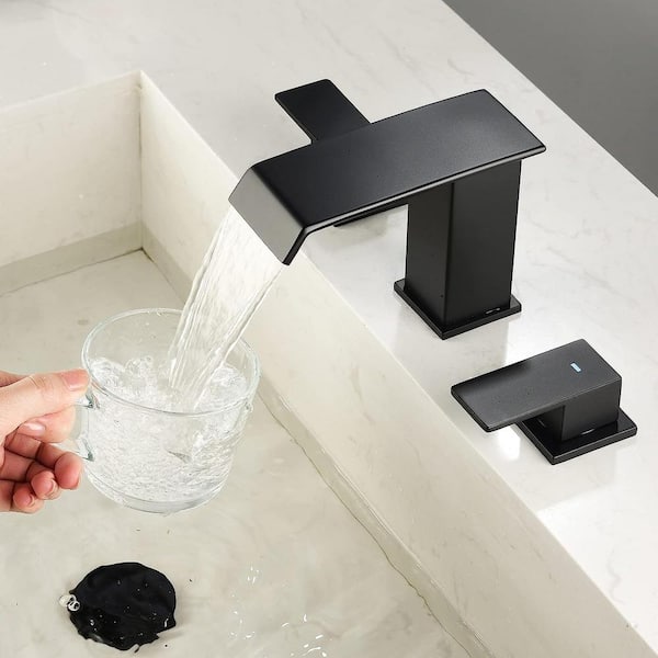 Black bathroom accessories: the latest trend │ Roca Life