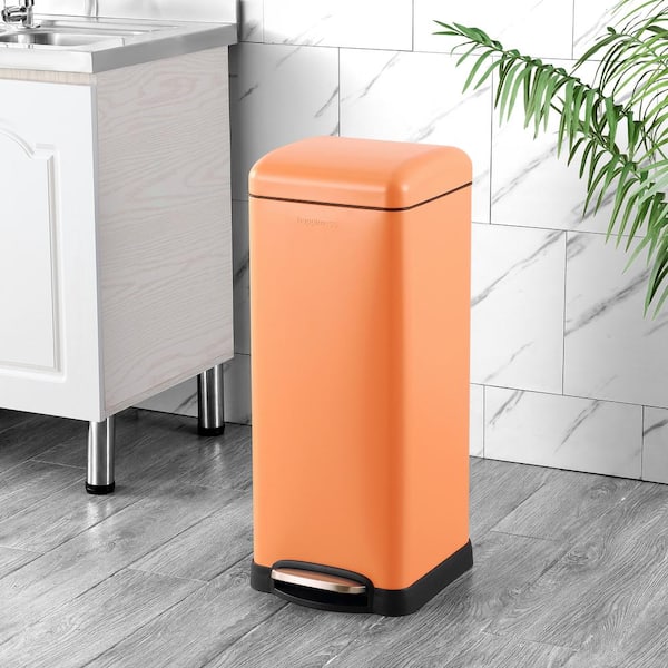 Betty Retro 8-Gallon Step-Open Trash Can, Carrot Cake