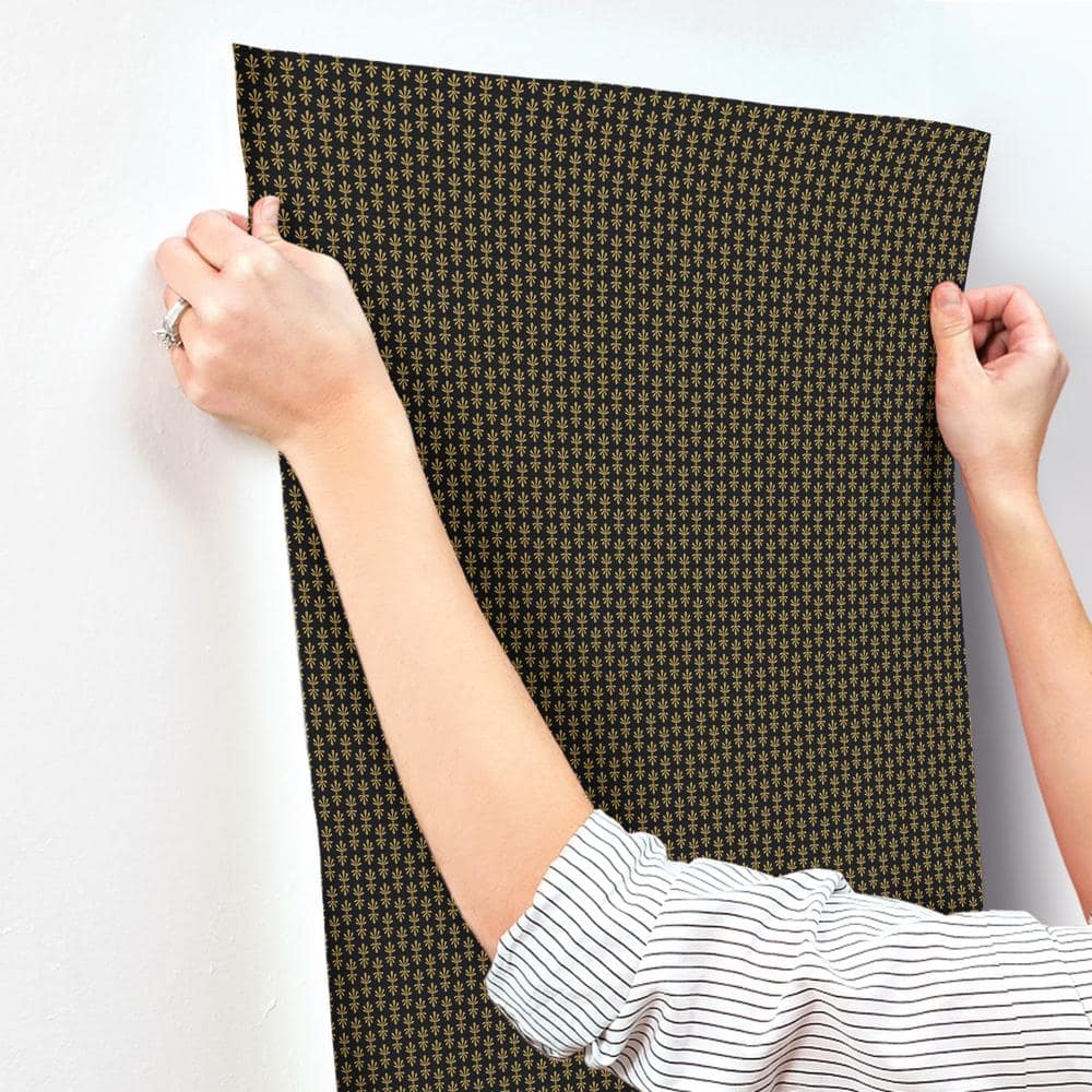 Petal Black Floral Nonwoven 27" x 324" Wallpaper