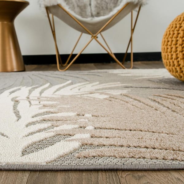 Gray 5 ft. x 7 ft. Contemporary Tropical Large Floral Indoor/Outdoor Area Rug